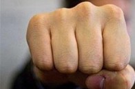 Волинянин, чекаючи маршрутку, отримав на горіхи
