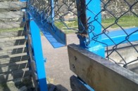 Футбольний майданчик на Волині нагадує катакомби ФОТО