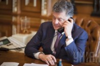 Порошенко розповів, як часто і про що спілкується з Путіним