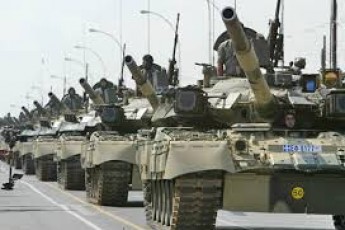 Росія стягує танки до Краснодону та Шахтарська