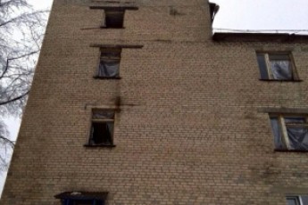 На Донеччині терористи обстріляли відділок міліції, є постраждалі