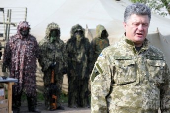 Порошенко обговорить з депутатами введення воєнного стану