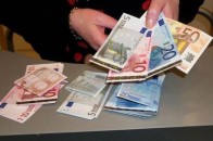 В Україні різко впав офіційний курс євро