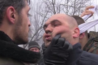 Оприлюднено відео знущань Гіві над полоненими «кіборгами» ВІДЕО