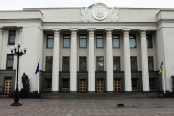 Депутати пропонують Президенту ввести воєнний стан