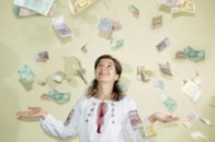В Україну «посипалися» мільярди доларів