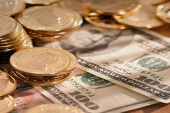 Долар на міжбанку знизився