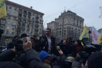 Бунт у Києві: сотні людей перекрили Хрещатик ВІДЕО