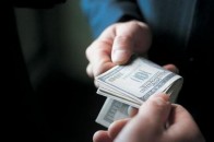Волинського посадовця спіймали на хабарі держреєстраторам