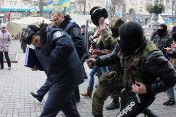 Чому українці масово подалися у міліцію ВІДЕО