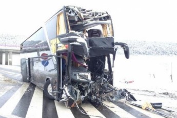 У Словаччині автобус з українцями потрапив у ДТП: 1 жінка загинула, 10 травмовані ФОТО