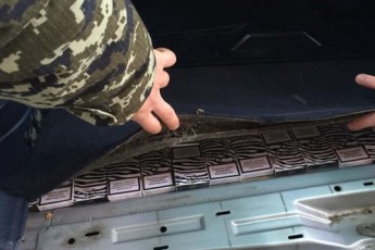 На Волині затримали «Фольксваген», начинений контрабандними цигарками ФОТО