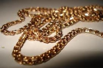 У Луцьку рецидивіст зірвав із шиї жінки золотий ланцюжок