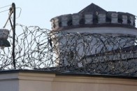 На Луганщині втекло керівництво колонії, кинувши майже 400 зеків