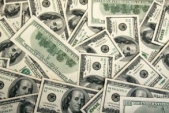 В кінці дня долар на міжбанку по 22, реальний - більше 25