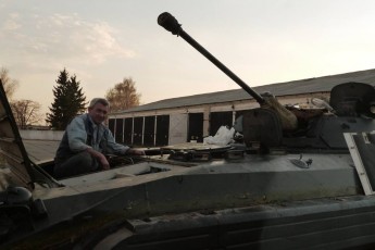 Волинянин самотужки ремонтує військову техніку для АТО
