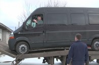 У Луцьку п’яний водій заблокувався від даішників в автівці ВІДЕО
