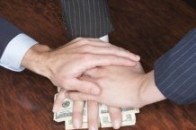 Спійманим на хабарі податківцям з Волині оголосили про підозру