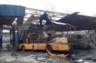 Асфальт залитий кров'ю та знищені автобуси, - обстріл автостанції Донецька ОНОВЛЕНО