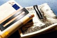 Долар різко обвалився майже на гривню
