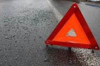 «П’яна аварія» у Луцьку: елітна автівка врізалася в залізобетонний паркан