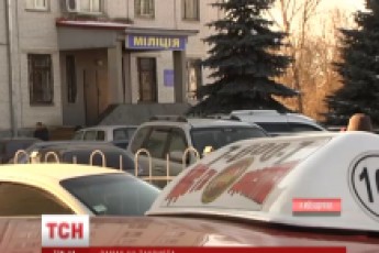 На Київщині пасажир двічі вистрелив в голову таксисту ВІДЕО