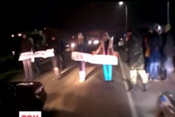 Рідні бійців блокують рух траси «Київ-Чоп»