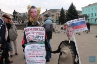 На Волині активісти спалили опудала Путіна та нардепа Мартиняка ВІДЕО