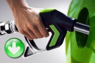 На українських АЗС ціни на бензин почали стрімко падати
