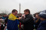 З вигуками «Герой!» волиняни зустрічали військового, який повернувся з полону