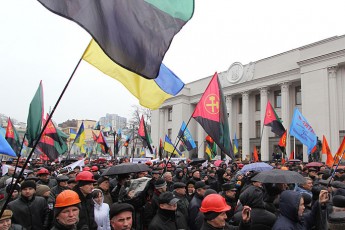 Більше сотні волинських шахтарів пікетують Верховну Раду ВІДЕО