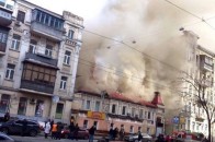 У центрі Києва - масштабна пожежа, загинули 2 рятувальників ВІДЕО
