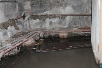 У Нововолинську затопило підвал житлового будинку ФОТО