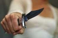 Лучанка ледве не зарізала власного чоловіка