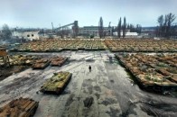 Сотні бронетранспортерів «консервуються» на військових складах на Донеччині