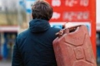 Експерти розповіли, чому дизель став дорожчим за бензин