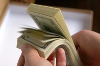 У Львові судили чоловіка за продаж на «чорному» ринку п'яти доларів