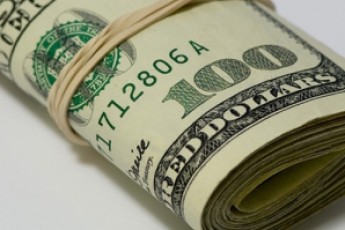 Міжбанк закрився подешевшанням долара