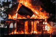 Двоє волинян заживо згоріли у власному будинку