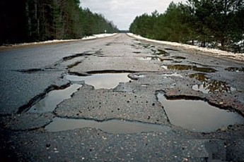 На Волині ДАІшник оштрафував комунальницю через погані дороги