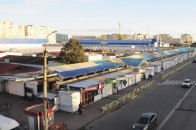 Лучанка придбала на ринку павільйон, який стоїть на чужій землі