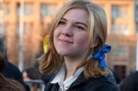 ФСБ допитала 14-річну дівчину за жовто-блакитні стрічки у косах