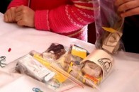 Волинські школярі складають ремкомплекти для бійців АТО ВІДЕО