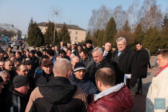 Бунт волинських шахтарів: мітингарі перекривають дороги ФОТО