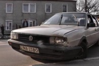 Аварія на Волині: «Фольксваген» врізався у припарковане авто ВІДЕО