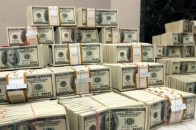 Заробітчани почали менше переказувати грошей в Україну
