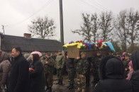 Волиняни навколішки прощалися з Героєм ФОТО