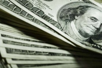 НБУ 2 квітня офіційно зміцнив долар