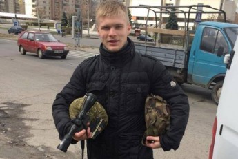 Демобілізований снайпер з Волині віддав волонтерам своє військове спорядження ФОТО