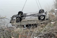 В автівці, яка злетіла у річку на Волині, виявили тіла батька та двох дітей ФОТО